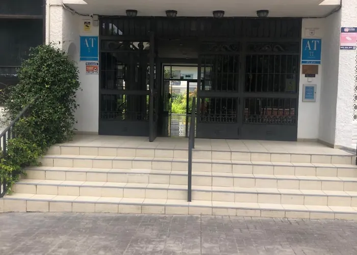 Skol - One Bedroom - Pool And Sea Views アパート